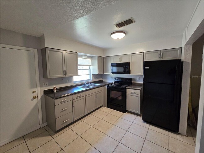 Building Photo - 5665 Struthers Ct