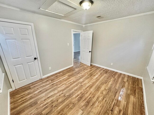 Building Photo - 1711 Coleen Rd