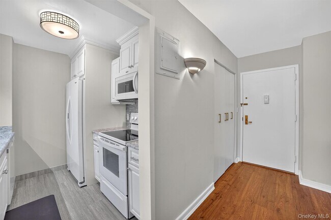 Building Photo - 25 Rockledge Ave