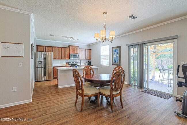 Building Photo - 2408 Bonnie Lakes Dr