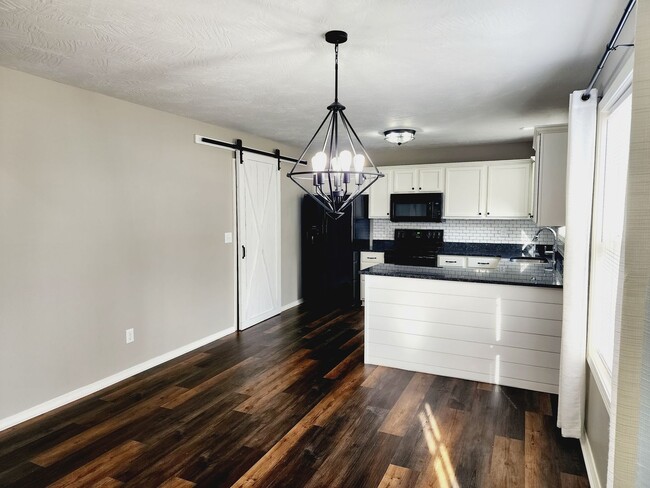Building Photo - This Strafford Home Has It All ---