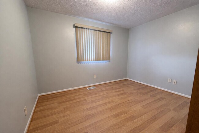 Building Photo - 907 Registry Dr