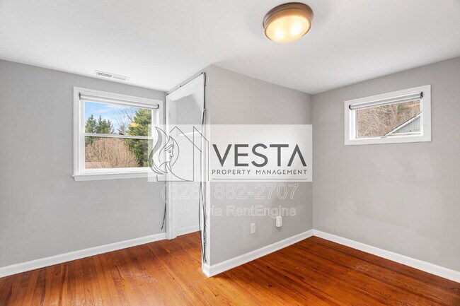 Building Photo - 4 Riddle Rd