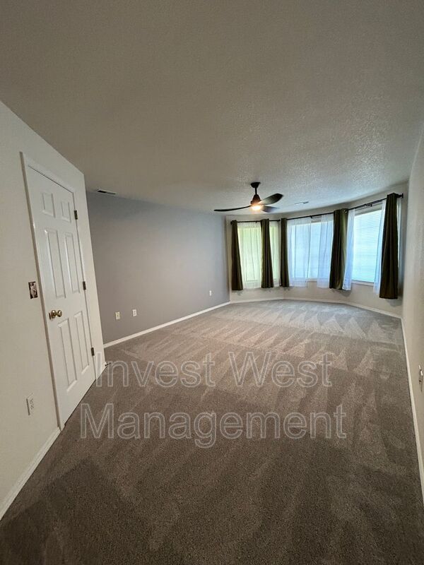 Building Photo - 4015 SE 170th Ct