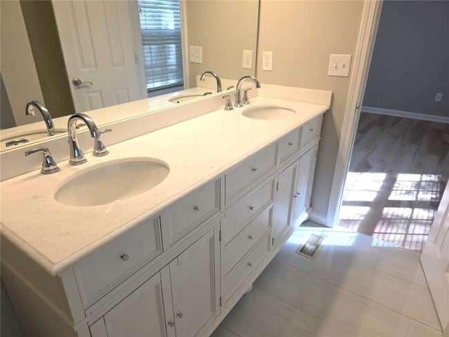 Building Photo - 6009 Deer Springs Ln NW