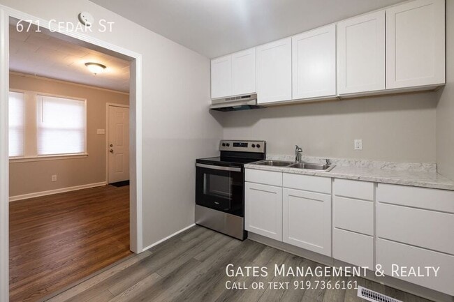 Building Photo - 671 Cedar St