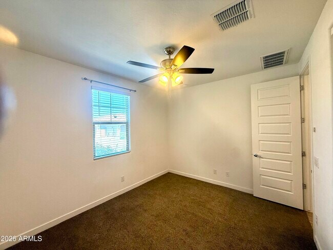 Building Photo - 1533 W Carmen St