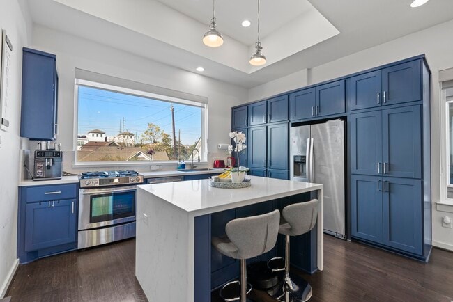 Building Photo - 1925 Shearn St