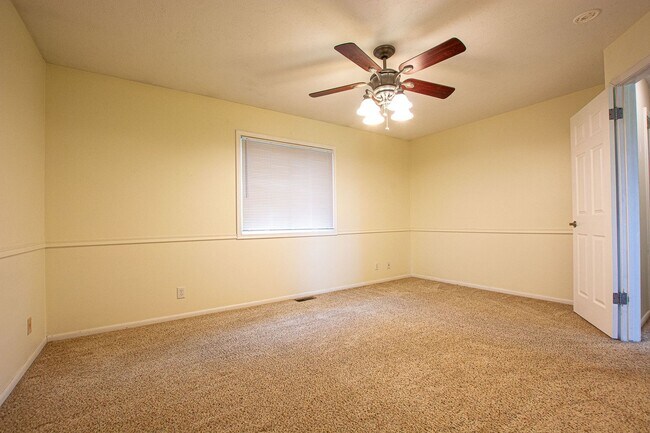 Building Photo - 3 Bedroom / 2 Bath Home off 108th and Q!
