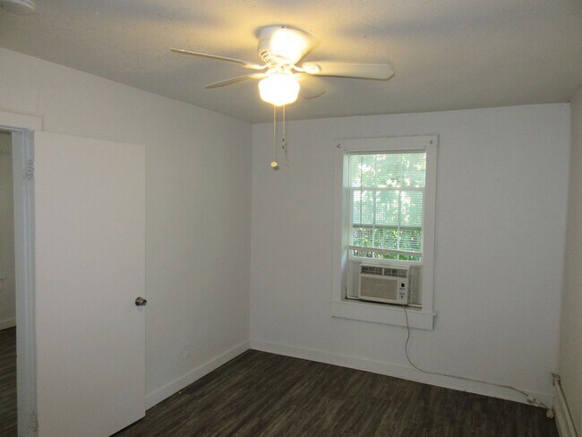 Building Photo - 1511 Molitor Ave