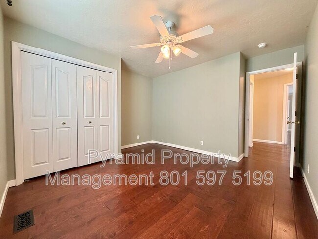 Building Photo - 961 Golden Pheasant Dr