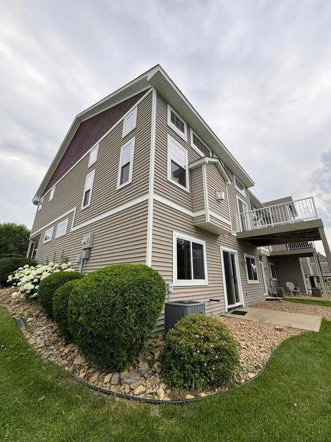 Building Photo - 15251 Maryland Ave