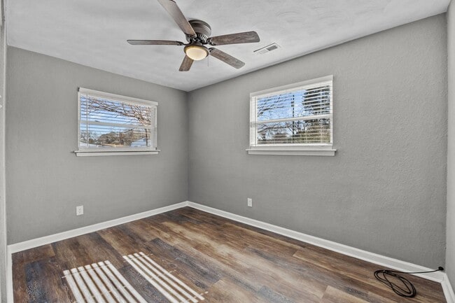 Building Photo - Just Listed for Rent in Virginia Beach!