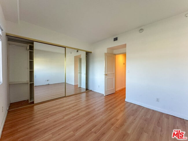 Building Photo - 1118 3rd St