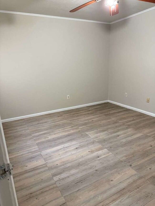 Building Photo - 9210 Glen Meadow Ln