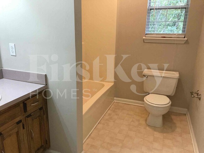 Building Photo - 1622 Keeneland Dr