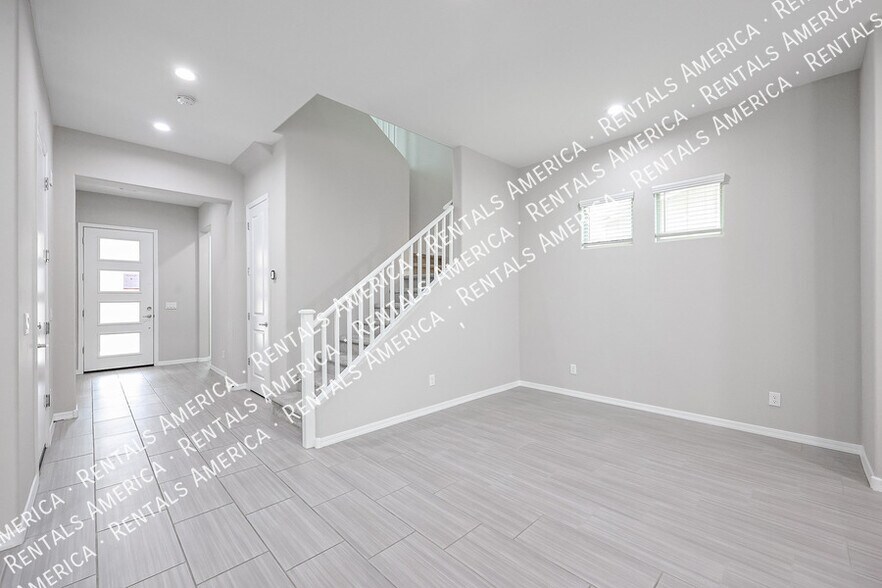 Building Photo - 640 W Winchester Dr