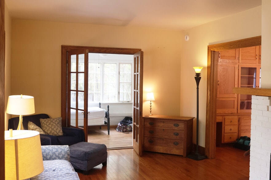 Living room - 711 W Ohio St