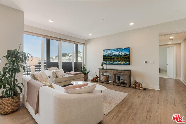 Building Photo - 6030 S Seabluff Dr