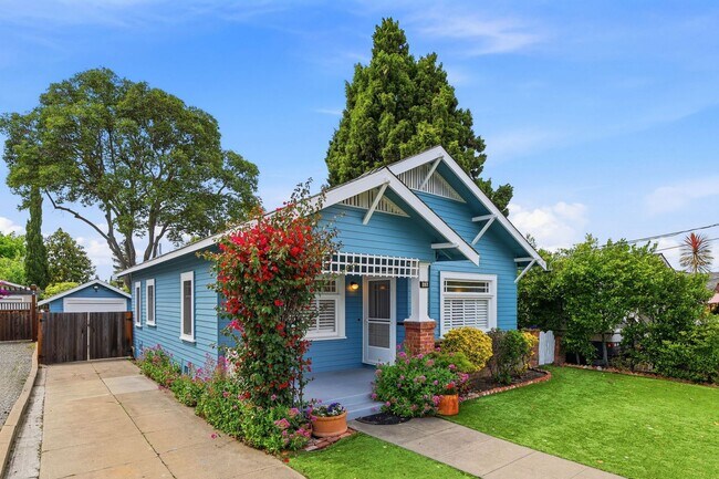 Building Photo - Cottage Style Home