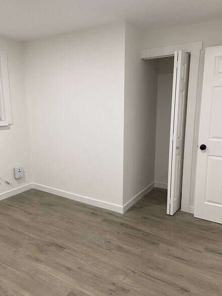 Building Photo - 9535 Ashworth Ave N