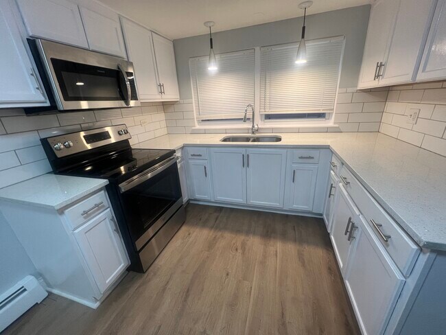 Building Photo - 6412 S Evans Ave