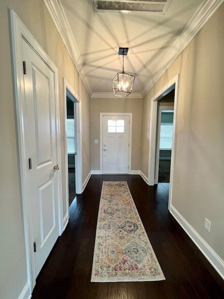 Building Photo - 9015 Seven Lakes Dr