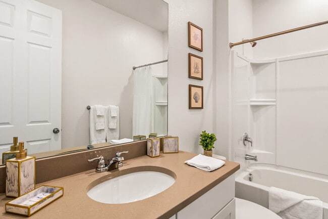 Building Photo - 1828 Tropical Palms Cir