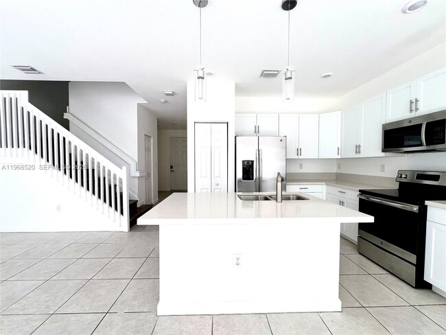 Building Photo - 3354 W 100th Terrace