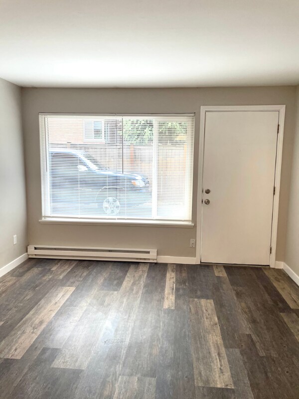 Building Photo - 1215 Queen Anne Ave N