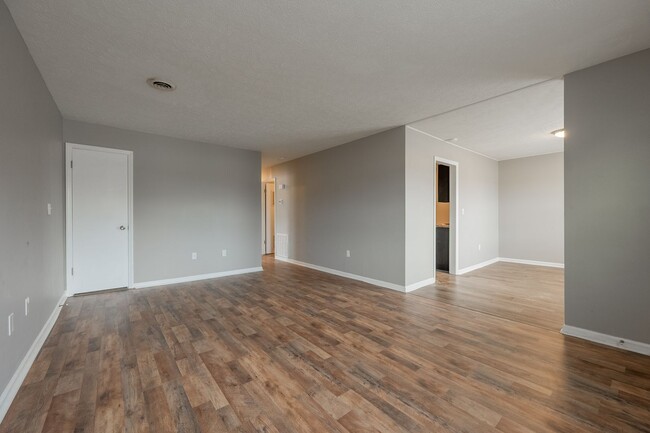 Building Photo - Gorgeous 3 bedroom unit!