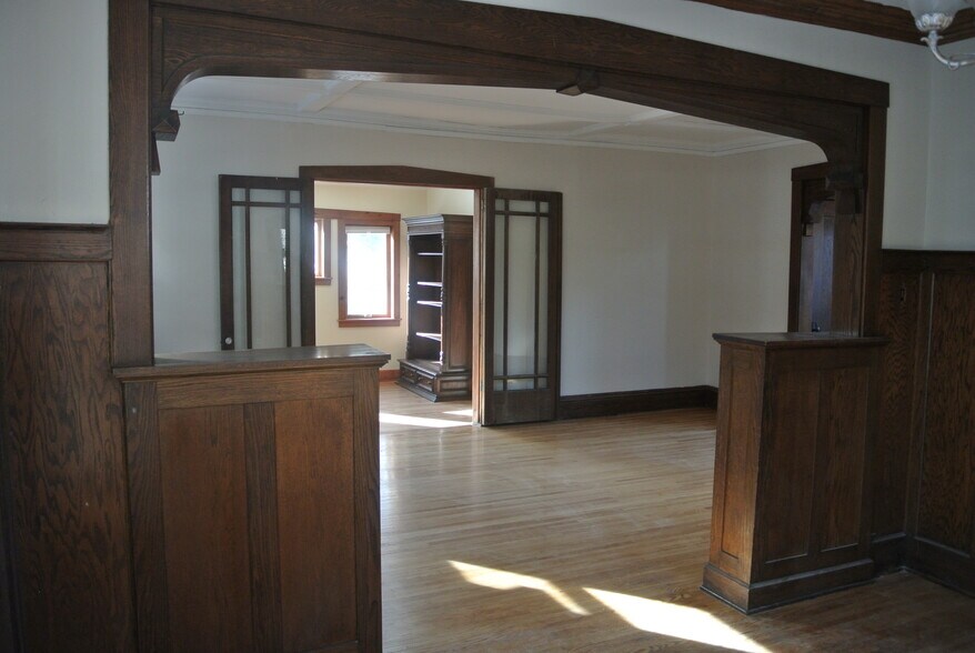 Building Photo - 180 fairview ave s