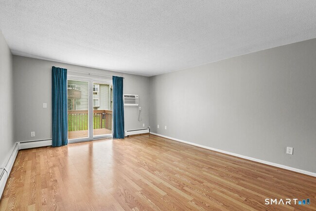 Building Photo - 35 Carillon Dr