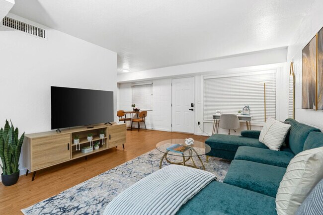 Building Photo - 109 E Broadway Rd