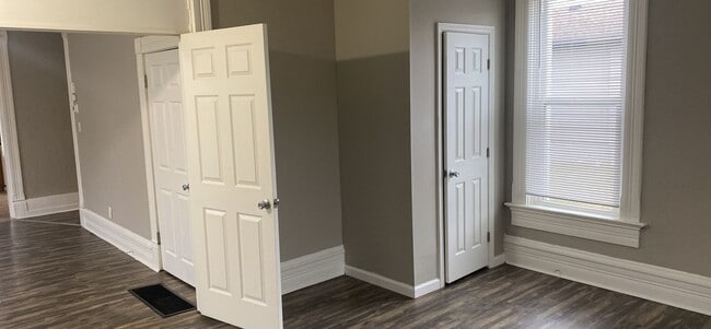 Building Photo - 107 N Second 4BR/2BA (Trenton)