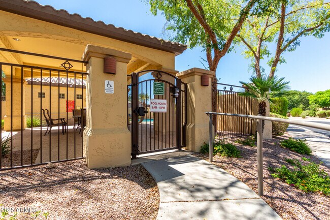 Building Photo - 7039 S Golfside Ln
