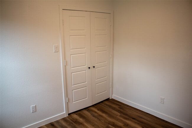 Building Photo - 106 Runnels St