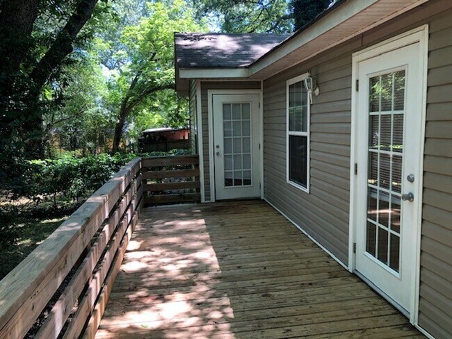 Building Photo - Normaltown Area Home! Available August 2026