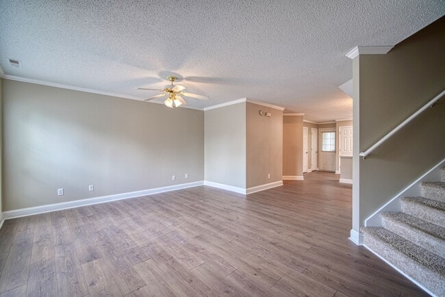 Building Photo - Freshly Renovated 2 BR, 2.5 BA Townhome Ce...