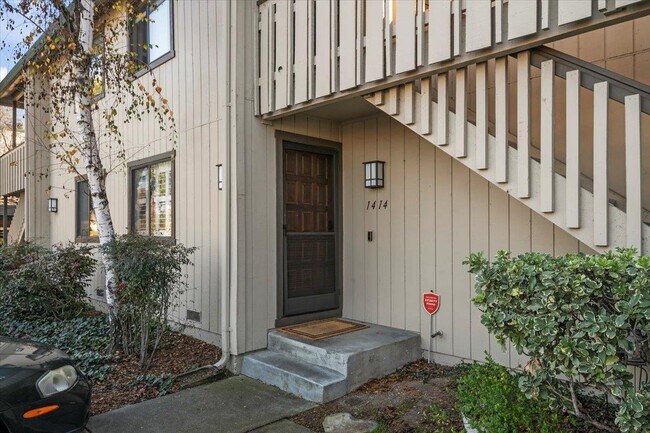 Building Photo - 1414 Alma Way