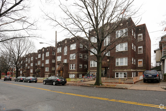 6100-6118 Nassau Rd - Nassau Apartments