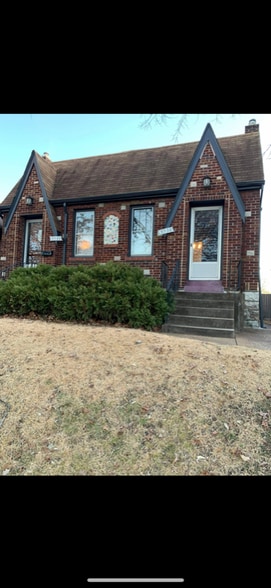 Primary Photo - 5538 Walsh St