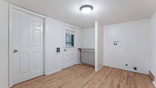 Building Photo - "Cozy 1-Bed Oasis in Springdale: Perfect Blend of Comfort & Convenience!"