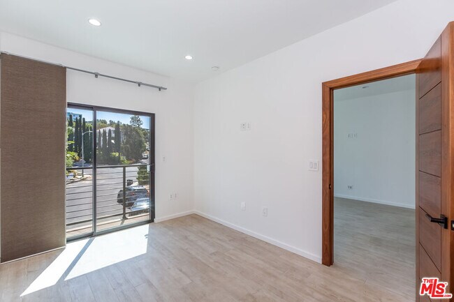 Building Photo - 8012 Zeus Dr