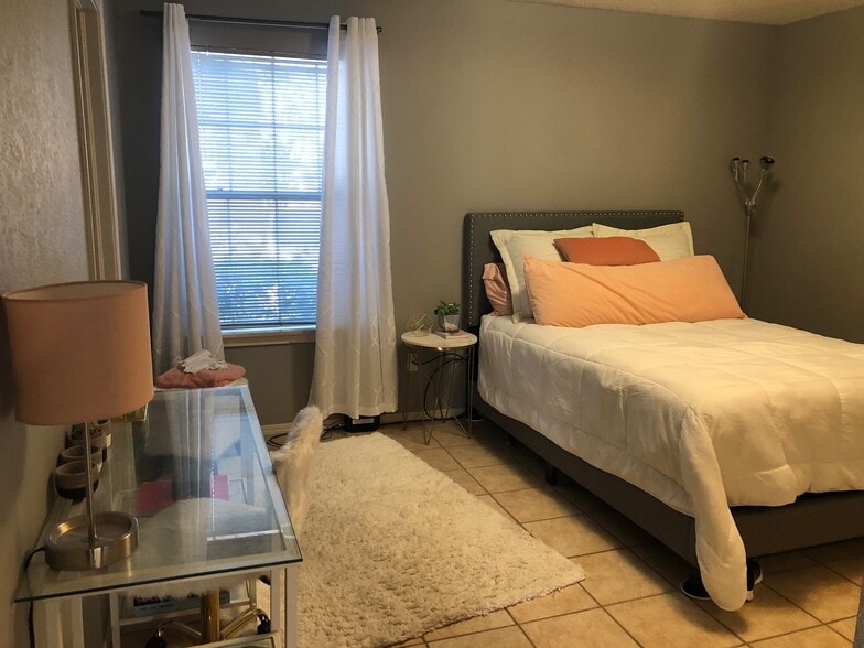 Building Photo - 933 Parkway Dr