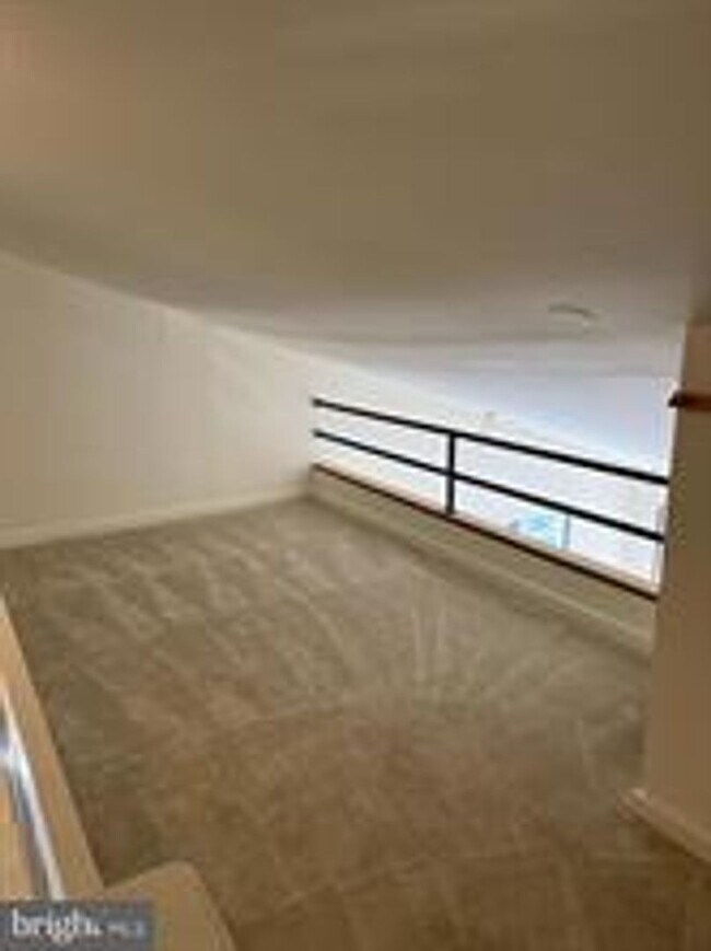 Building Photo - Cozy 1 Bedroom with a Loft