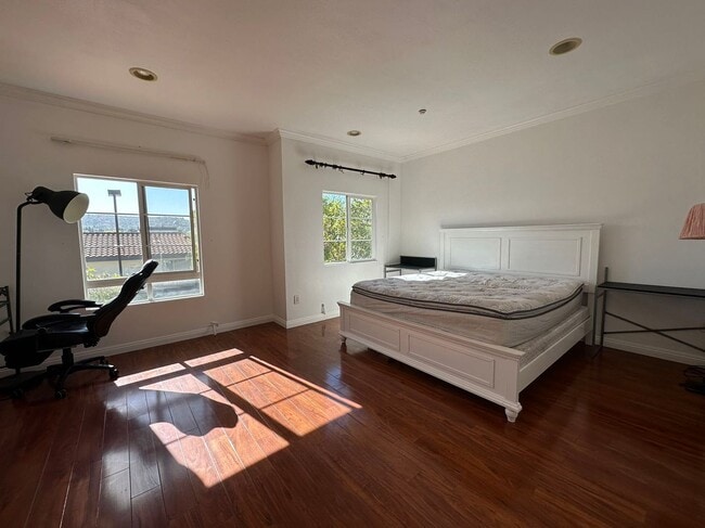 Building Photo - 5 BEDROOM HOME FOR LEASING IN West Covina