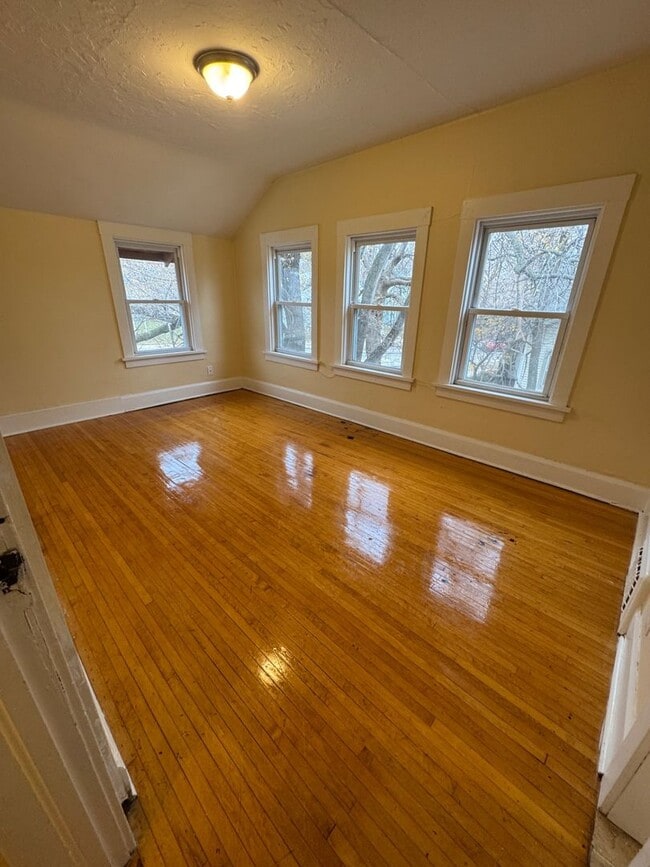 Building Photo - Beautiful Large Home for rent