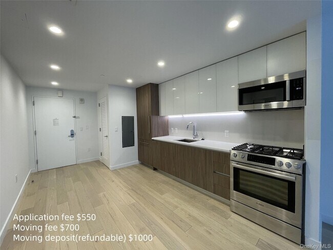 Building Photo - 13101 40th Rd