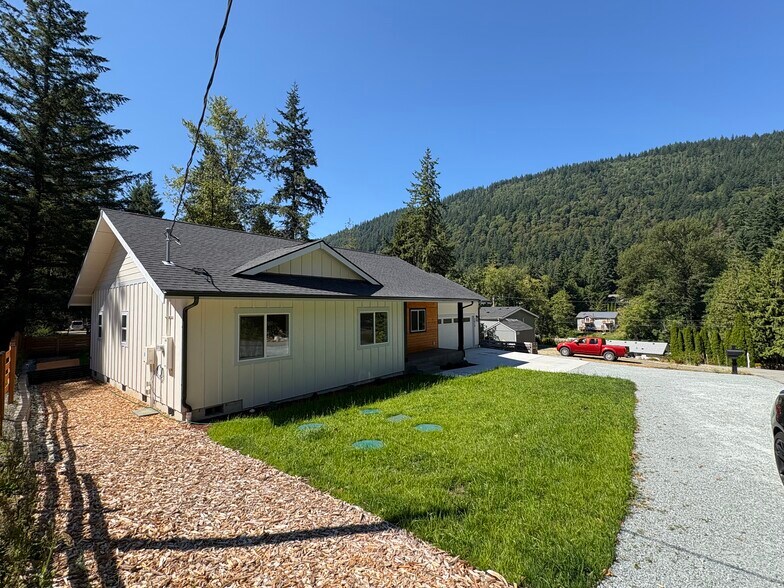 Building Photo - 3019 Hemlock Way
